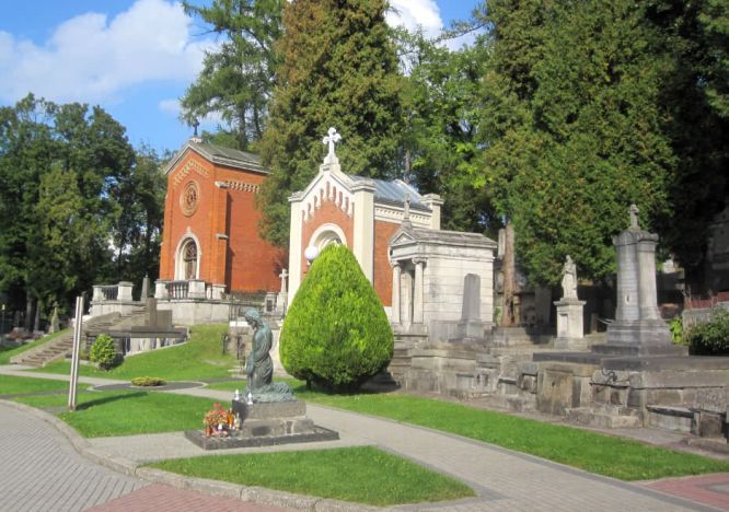 lviv lychakiv cemetery