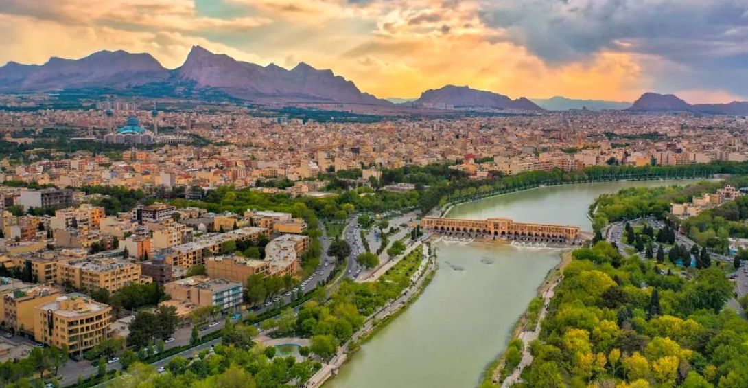 Isfahan: A Persian Fairy Tale, Half the World in One City