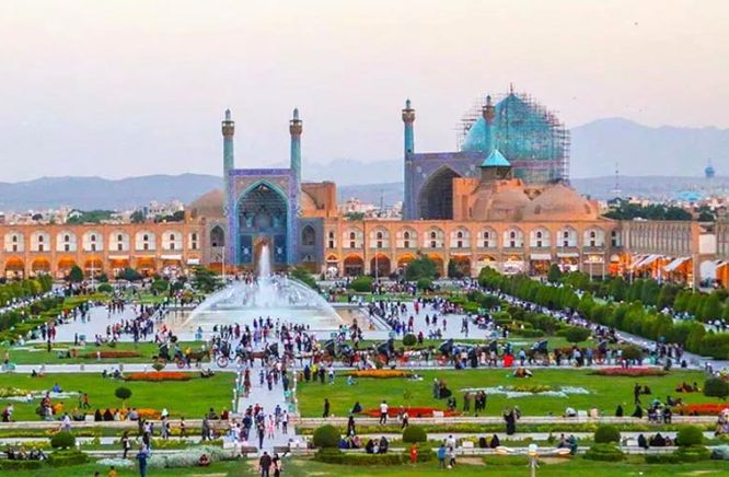 naqshe-jahan square isfahan